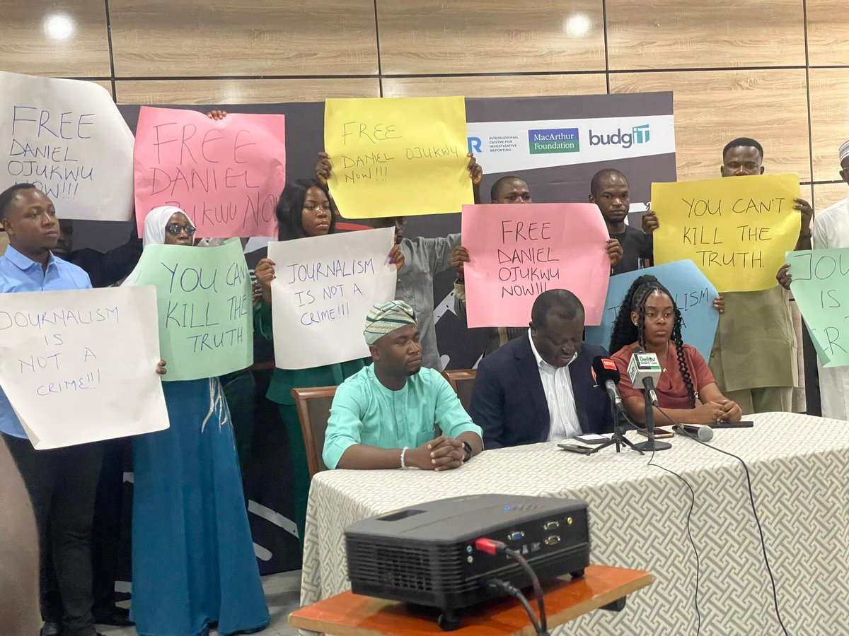 🗣️ #FreeDanielOjukwu ✊

Journalism is not a crime! 

We stand in solidarity to demand the release of Daniel Ojukwu, an investigative journalist who has been in police custody for 8 days without formal charges or arraignment before the court of law.

#FreeDanielOjukwu