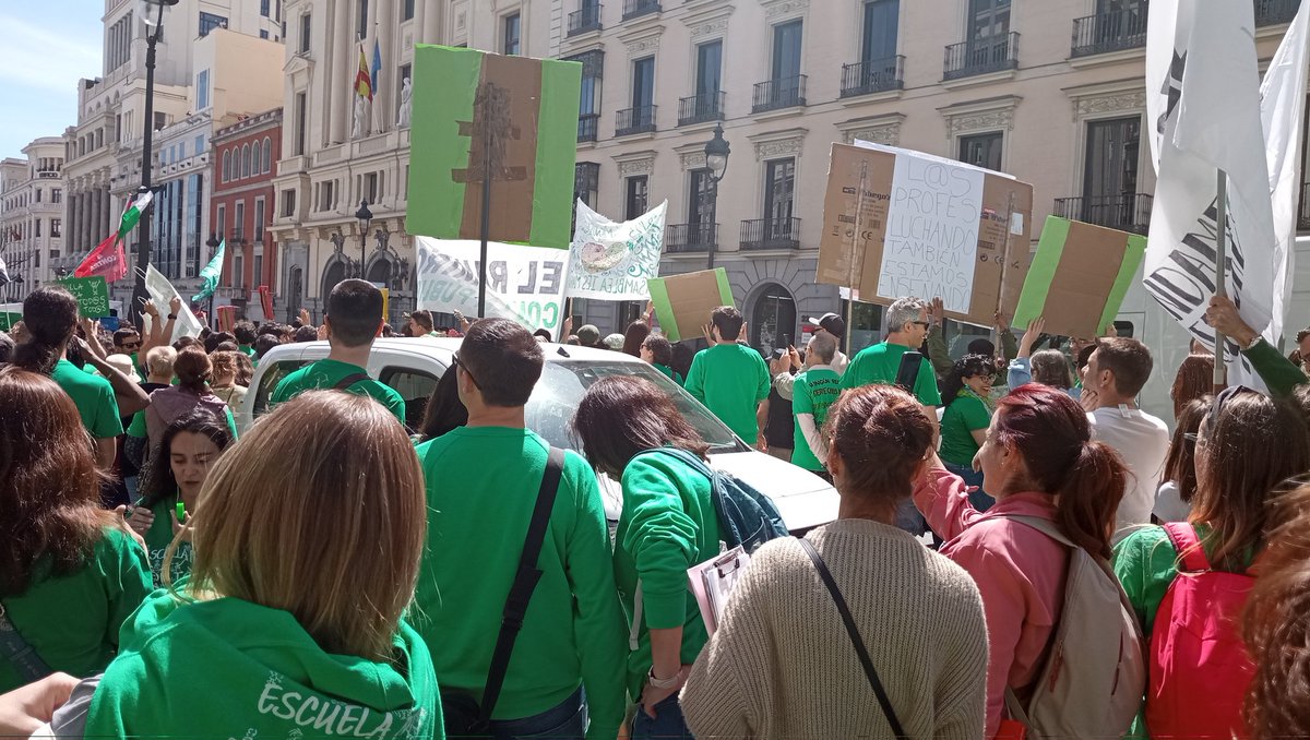 Nikisbrut's tweet photo. Día de lucha https://t.co/s7YA5EHEsX