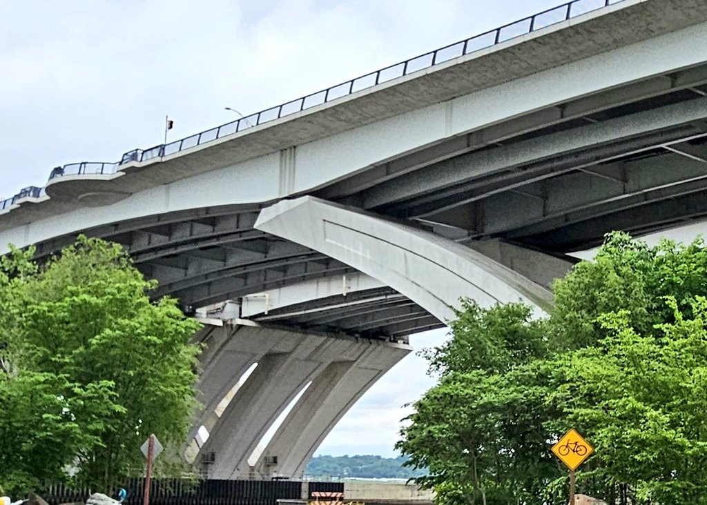 ⚠️Be Aware⚠️ There will again be a training exercise today between 7am-4pm under the Woodrow Wilson Bridge in Alexandria. You may see rescuers and mannequins suspended under the bridge working a simulated emergency. There will be no impact to road and river traffic. #RC2024