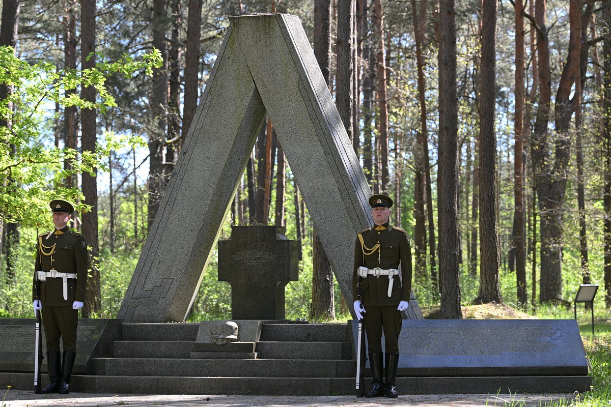 We remember. Viceminister Žilvinas Tomkus participates in the wreath laying ceremony marking the Commemoration Day of the Victims of the Second World War. Also laying flowers to pay respects to those who fought for Ukraine's freedom, forever remembering their sacrifices.