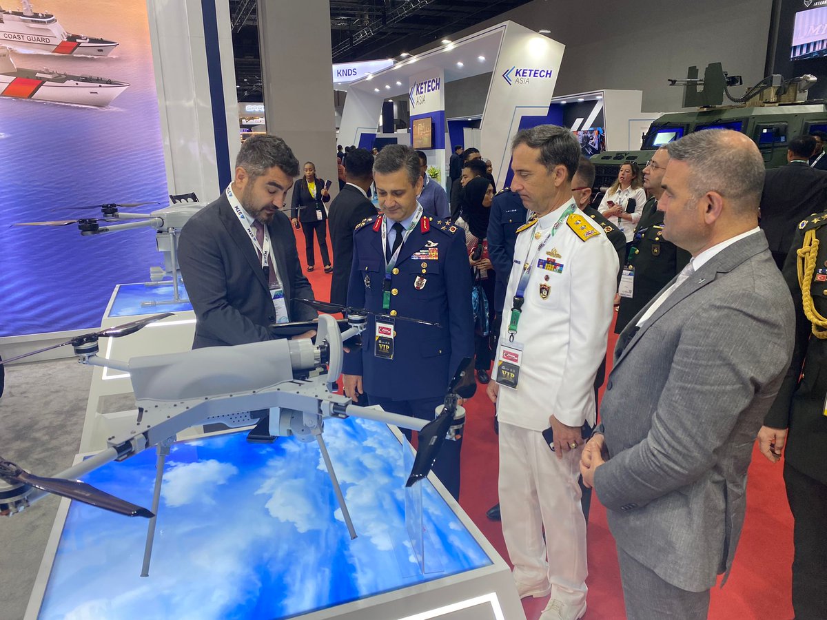 We hosted the delegations of the Turkish Armed Forces at our booth in the #DSA2024 Exhibition.🇹🇷 We provided information about our cutting-edge technologies, naval engineering projects and tactical mini UAV systems.⚔️⚓ @tcsavunma @TSKGnkur 📍Hall: 2 Booth: 2100M 🗓️6-9 May