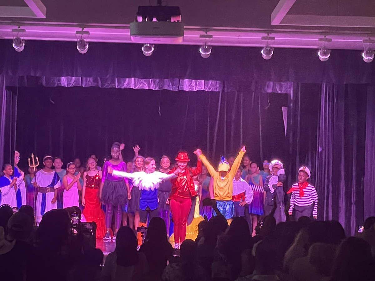 Supporting friends is what makes life amazing! Way to go @SpradleyElem and Bre! You had a packed house for this performance, and I was honored to watch it! We love our friend, “Sebastian!” 🦞 🧜🏽‍♀️ 💐🎉🥳 WAY TO GO!!! @LilyanaElem 💙💛 #legends #wearelegends #5thgradefreedom