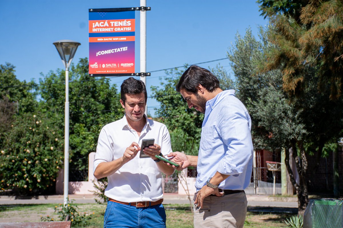MartinGuemes's tweet photo. En Campo Santo verificamos el servicio de Wi-Fi Libre que instalamos con #Saltic en la Plaza Libertad. Internet es un mundo 🌎 de oportunidades para estudiar, trabajar, crecer y es importante que existan lugares donde todos puedan acceder. https://t.co/93gr4bgtNt