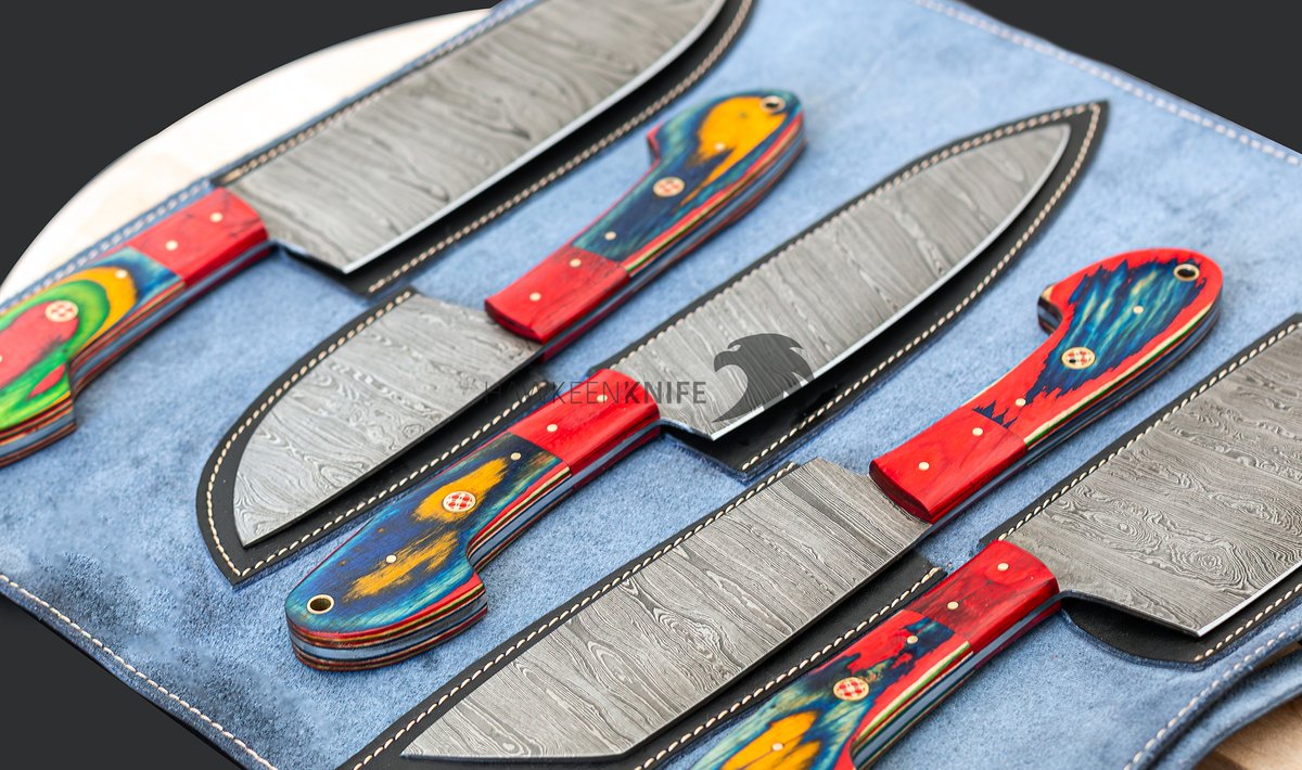 hawkeenknife's tweet image. Unleash Culinary Mastery with Damascus Chef Knives!
Damascus Steel Hand Forged Chef Knife Set, 5-Piece Kitchen Knife Set, BBQ Chef Knife Set, Custom Handmade Chef Knife Set
Order Now:
hawkeenknife.com/product/damasc…
#KnifeNirvana 
#KitchenMasterpiece
#KnifeCraftsmanship
#FlavorJourney