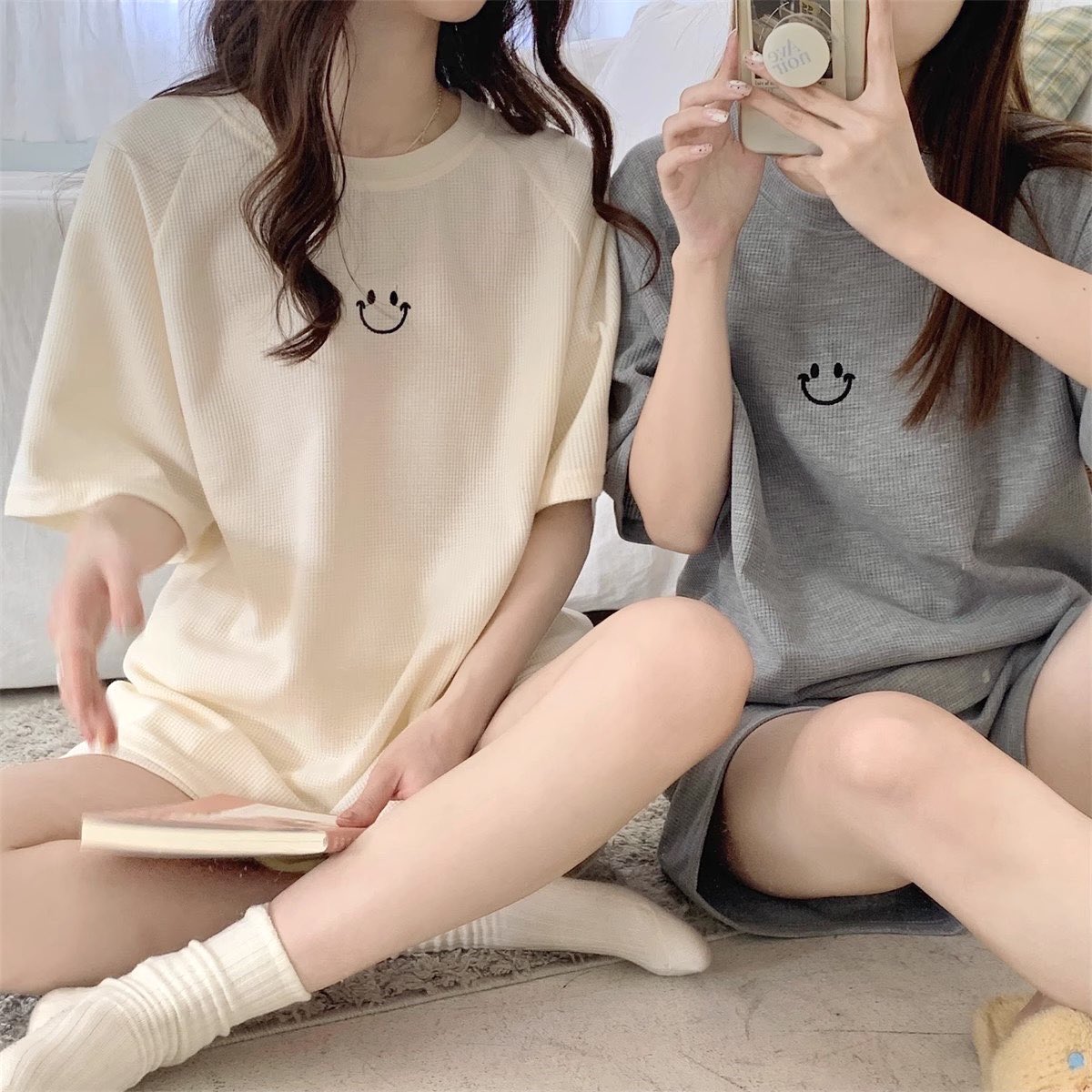 winkwink_store's tweet photo. อ้ากกก ชุดนอน Smiley น่ารักมาก เป็น set เสื้อ+กางเกง ผ้าคัทตอน ใส่นอนสบาย มีหลายสี Sale 70% OFF เหลือชุดละแค่ร้อยนิดๆเอง ใครสนมั้ยยย🍊✨ https://t.co/Oy1MNPgJiK