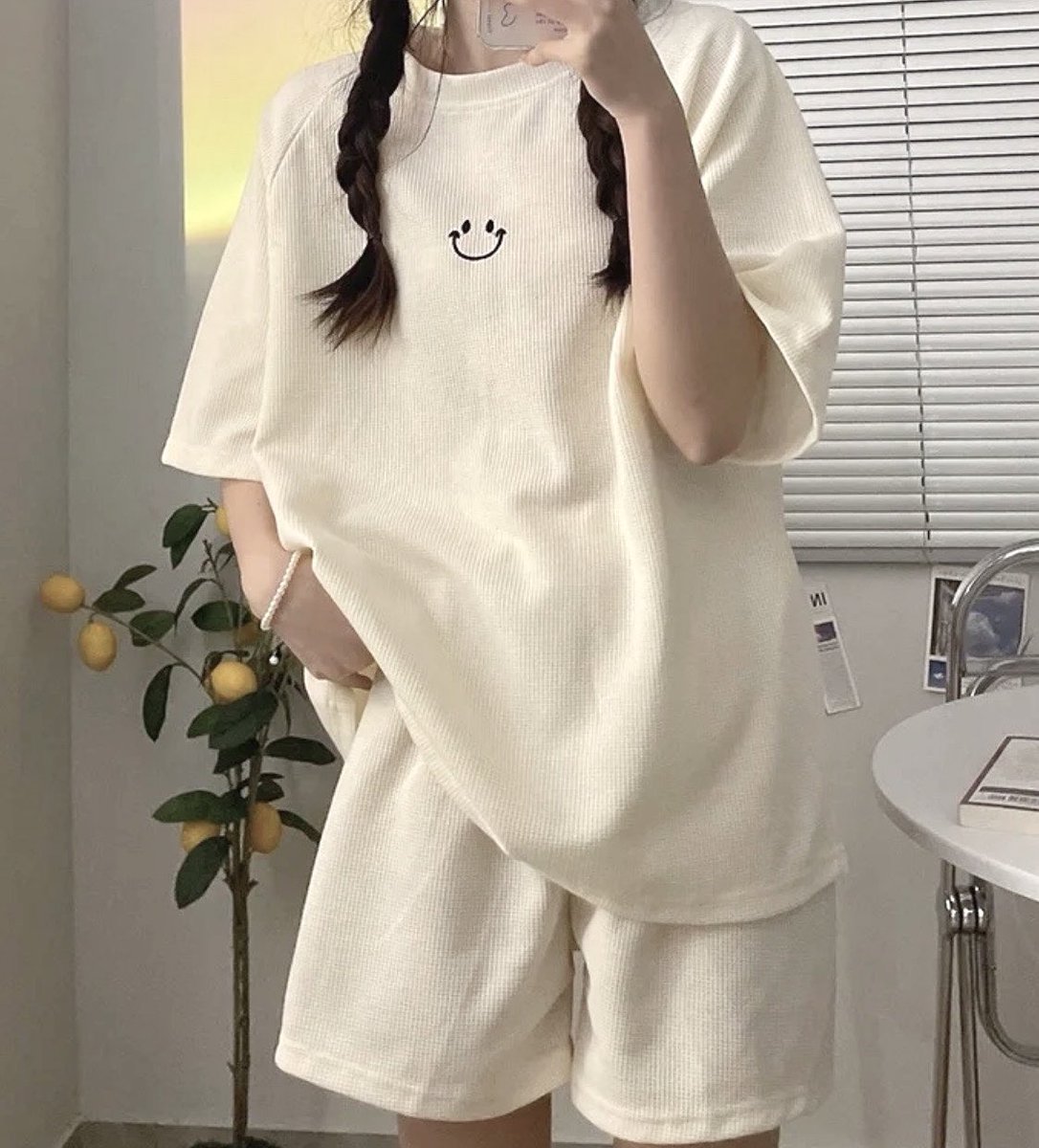 winkwink_store's tweet photo. อ้ากกก ชุดนอน Smiley น่ารักมาก เป็น set เสื้อ+กางเกง ผ้าคัทตอน ใส่นอนสบาย มีหลายสี Sale 70% OFF เหลือชุดละแค่ร้อยนิดๆเอง ใครสนมั้ยยย🍊✨ https://t.co/Oy1MNPgJiK