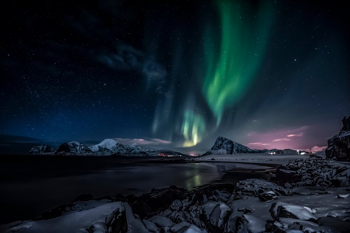 Gouloù-noz an norzh, Inizi Lofoten, Norvegia 🇳🇴 

#bzhg #steredoniezh 

📷 Stein Liland