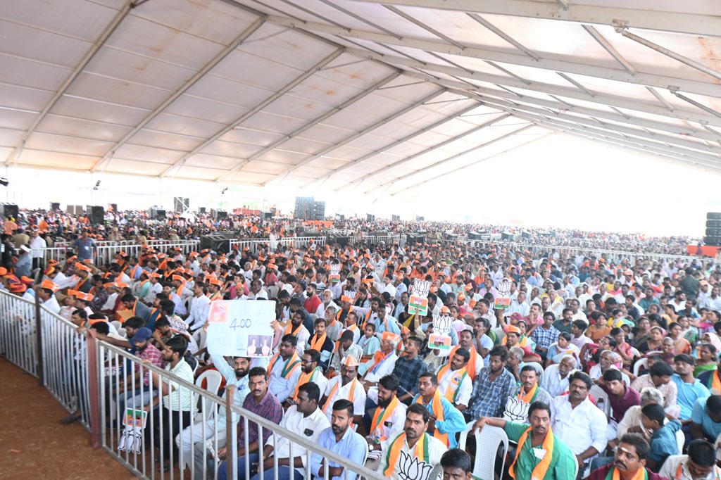 bandisanjay_bjp's tweet image. Immense gratitude to Hon&apos;ble PM Shri @narendramodi ji for inspiring speech at Vemulawada during the Lok Sabha campaign. 

Following your guidance, we will take forward your Namaskar to every household in the Karimnagar parliament. 

Heartfelt thanks to the people of the…