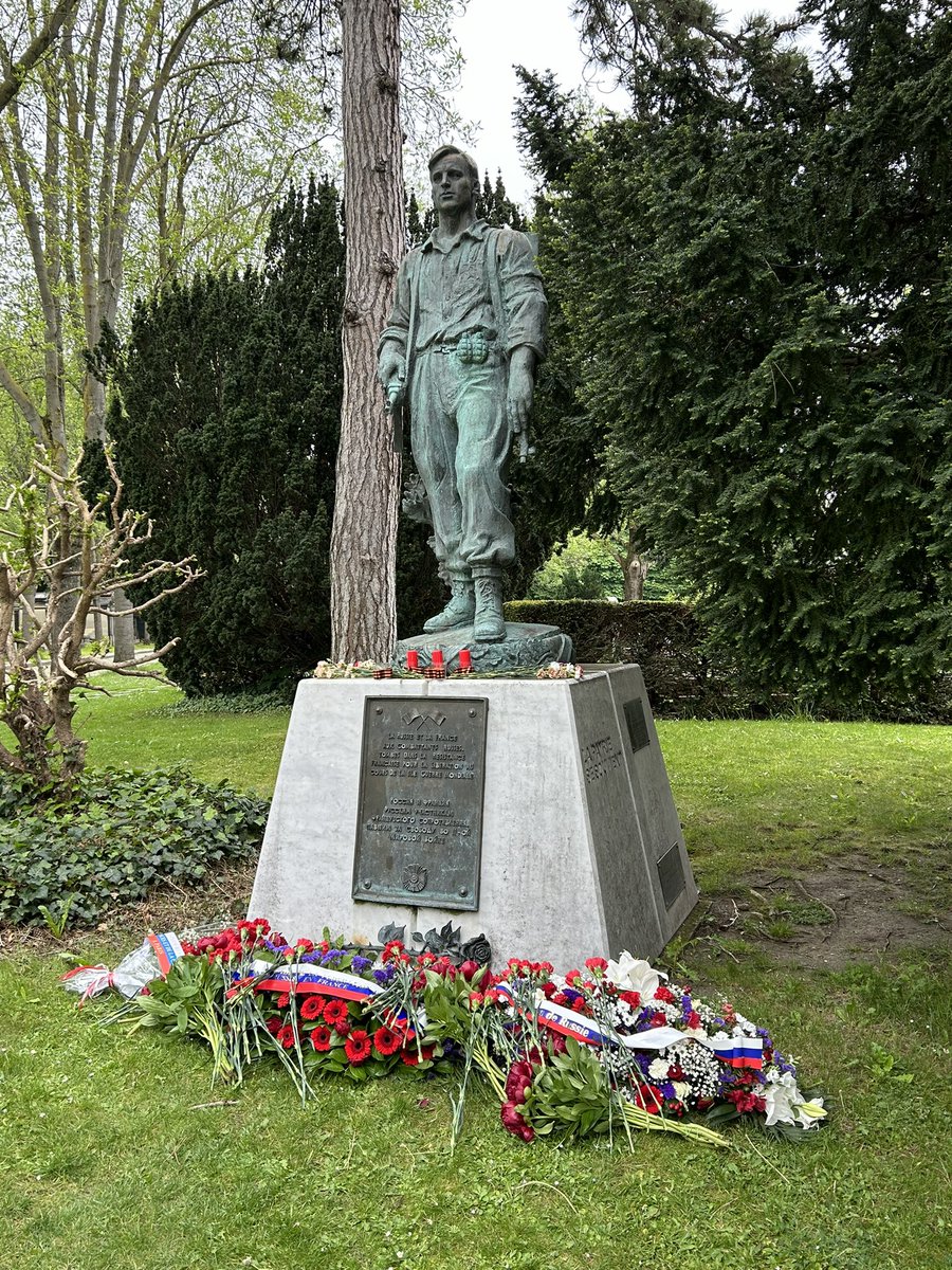 🎖On 8 May the Permanent Representative of Russia🇷🇺 to @UNESCO R.Alyautdinov laid wreath at the monument to Russian participants of the French Resistance at the Père-Lachaise cemetery in Paris on the eve of the 79th anniversary of the Victory in the Great Patriotic War #Victory79