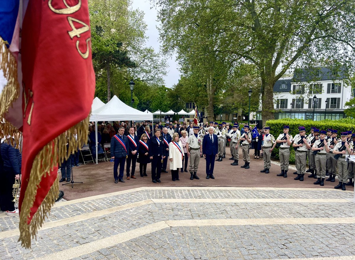 Magnifique cérémonie de commémoration du 79e anniversaire de la Victoire du 8 mai 1945. En présence du 1er Régiment d’Hélicoptères de Combat de Phalsbourg et leur hélicoptère Tigre, visible sur le parking de l’Ile de Puteaux jusqu’à 14h30 aujourd’hui.