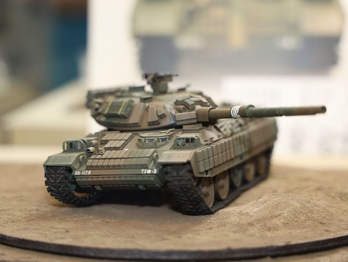 hobbywatch_jp's tweet image. ホビージャパンの次の74式は、リアクティブアーマー盛り盛り仕様に【#静岡ホビーショー】　「1/35 74式戦車改リアクティブアーマー[バトルオーバー北海道Ver.]」 hobby.watch.impress.co.jp/docs/news/1589… #74式