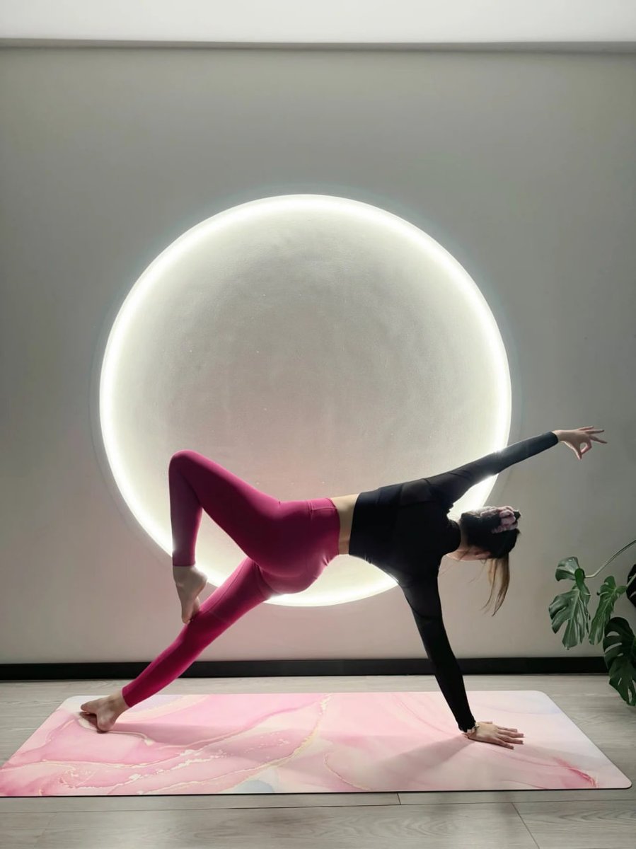 lovedark2525's tweet photo. I exercise at home early in the morning🤸🏻‍♀️🧘🏻‍♀️ https://t.co/qsAMR3GgLO