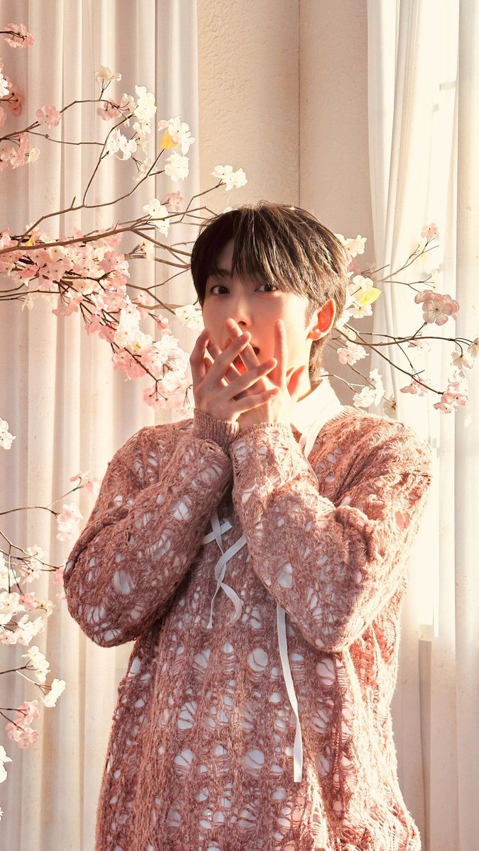 MT06F's tweet photo. 桜の雨が降りましたね~☂️
僕たちの「五月雨」をたくさん見て聴いて、
儚く美しい&amp;TEAMの新しい魅力をLUNÉの皆さんに感じてもらえたら嬉しいです！！！
たくさん愛してください~🌸

#andTEAM #FUMA https://t.co/Mk1V7FtLVO