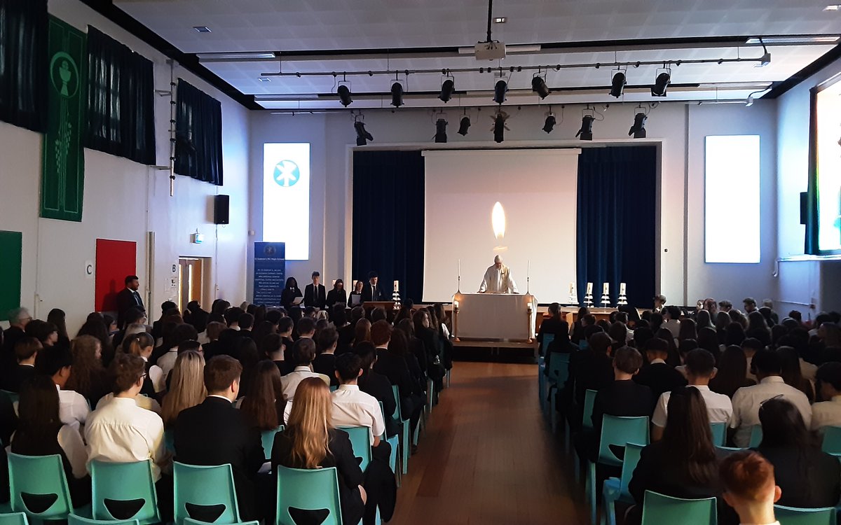 This morning we were privileged to have Father Paul say Mass for our Year 11 leavers. The room was filled with reverence and joy as teachers and students prayed and sang together. @StGabsBury @STOC_CAT #TheLordIsOurStrength