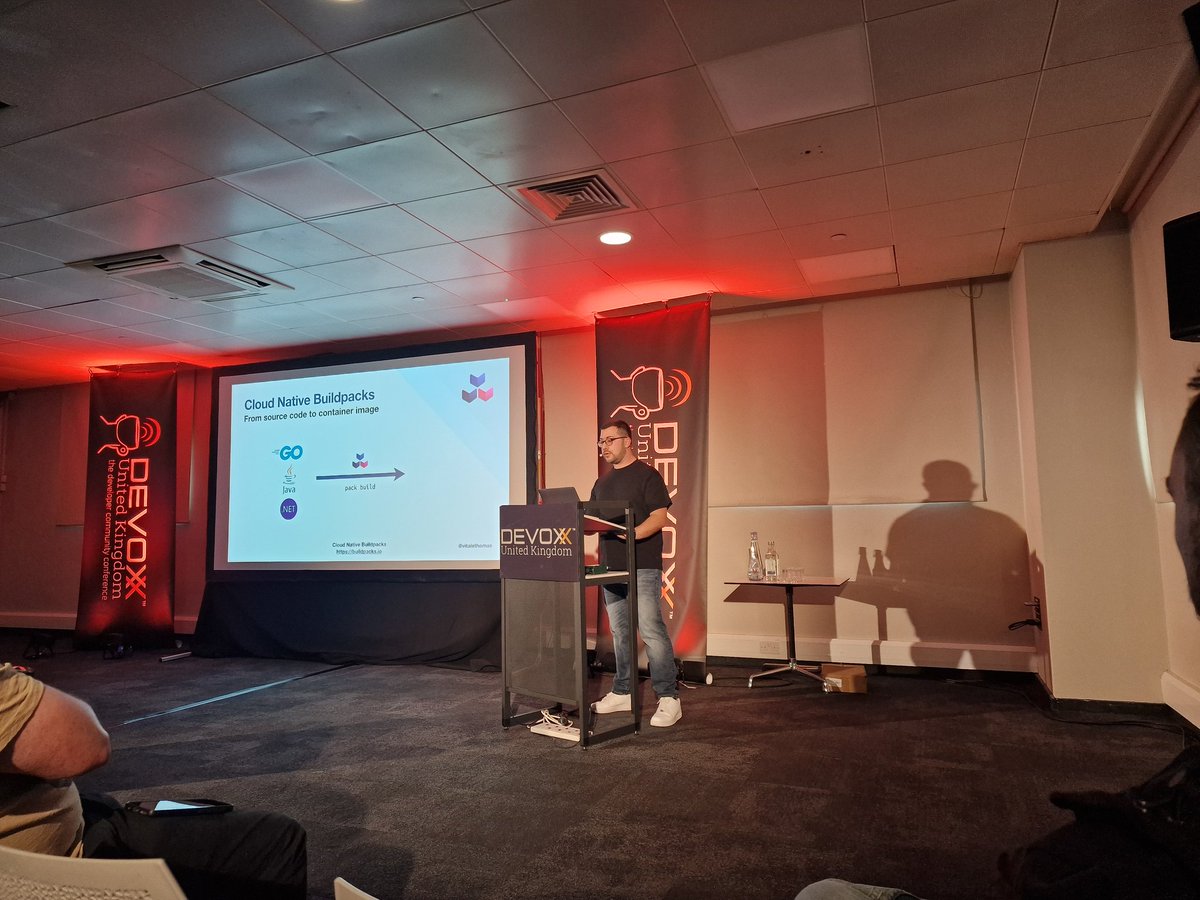 I was so immersed in @vitalethomas talk that I didn't want to stop to post. Great session on software supply chain security 🤘🤩 #DevoxxUK24 @DevoxxUK