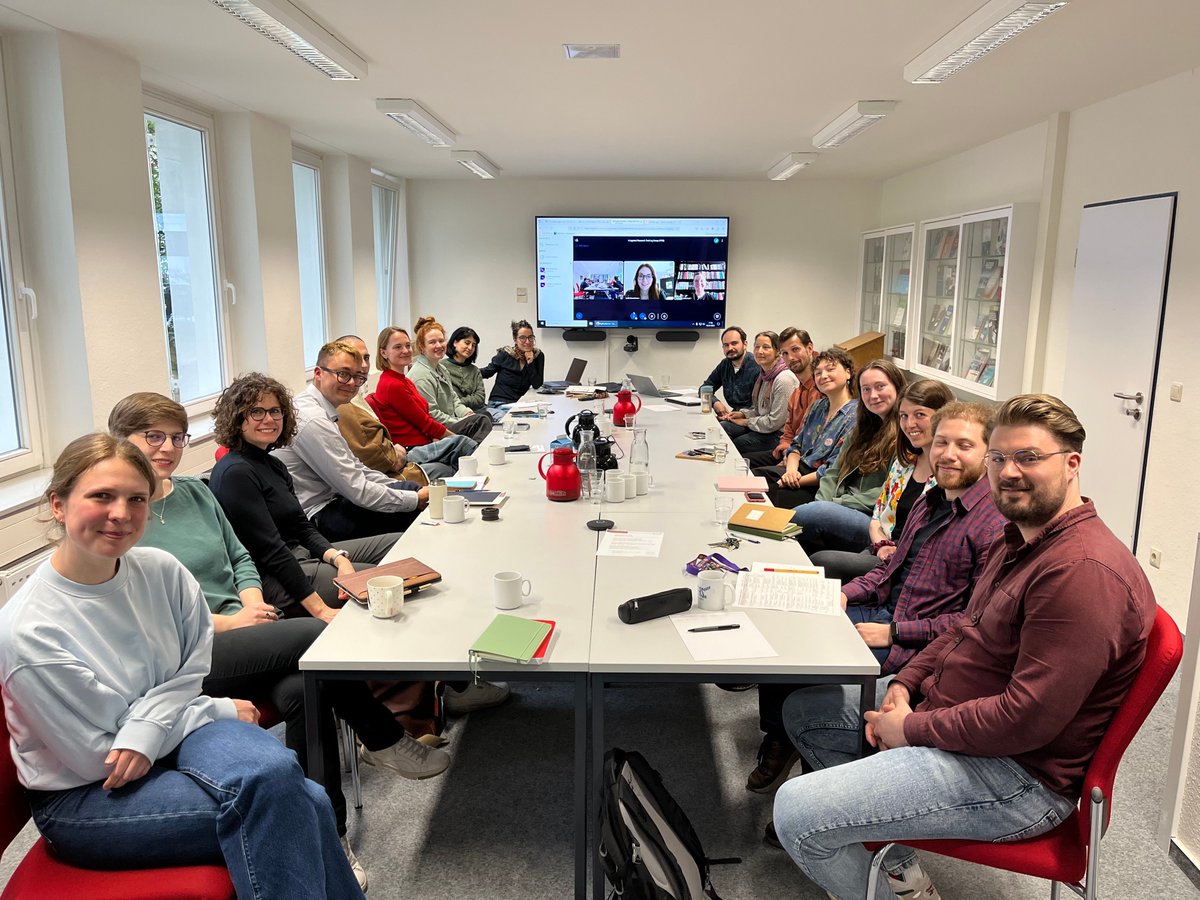 The Integrated #Research Training Group (IRTG) of the Collaborative Research Centre / #SFB1604 “Production of #Migration” has taken up its work with a great group of 20 doctoral #researchers as well as @ChrMLang, <a href="/HSchwenken/">Helen Schwenken</a> &amp; <a href="/JohannaUllmann/">Johanna Ullmann</a> as the IRTG-leaders and coordinator.