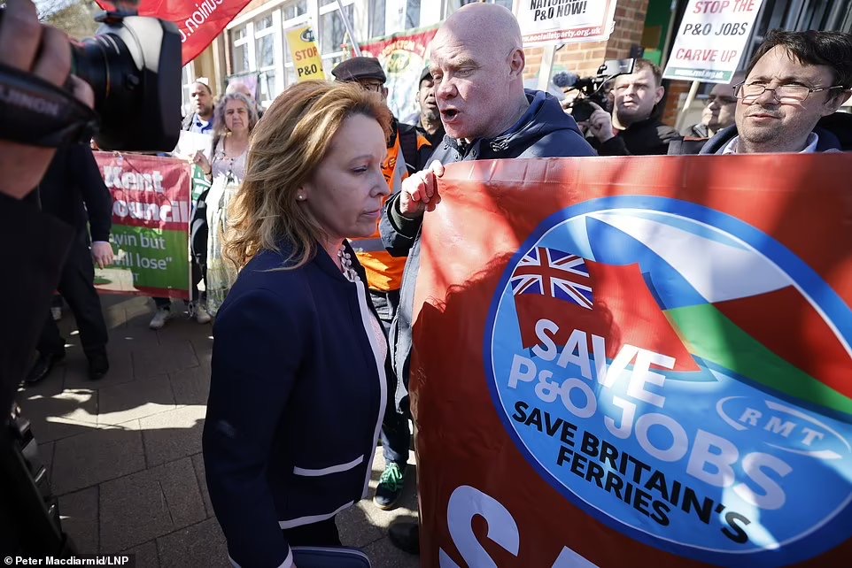 Tory Natalie Elphicke DEFECTS to Labour. Er, we really don't want her hatred and lies, thank you. This is just weird now. It's a career move, of course. I doubt Labour will let her stand as MP for her own Constituency, nor will it save her seat.