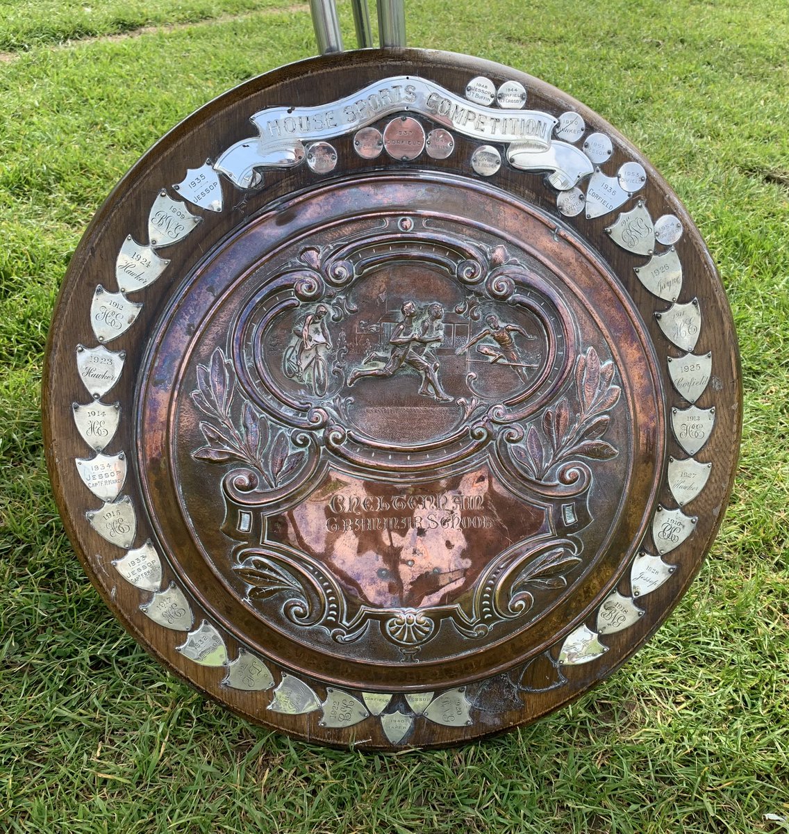 After 2 weeks of House Athletics we look forward to our Track Finals this afternoon. Which @PatesHouses is going to win the historical shield?