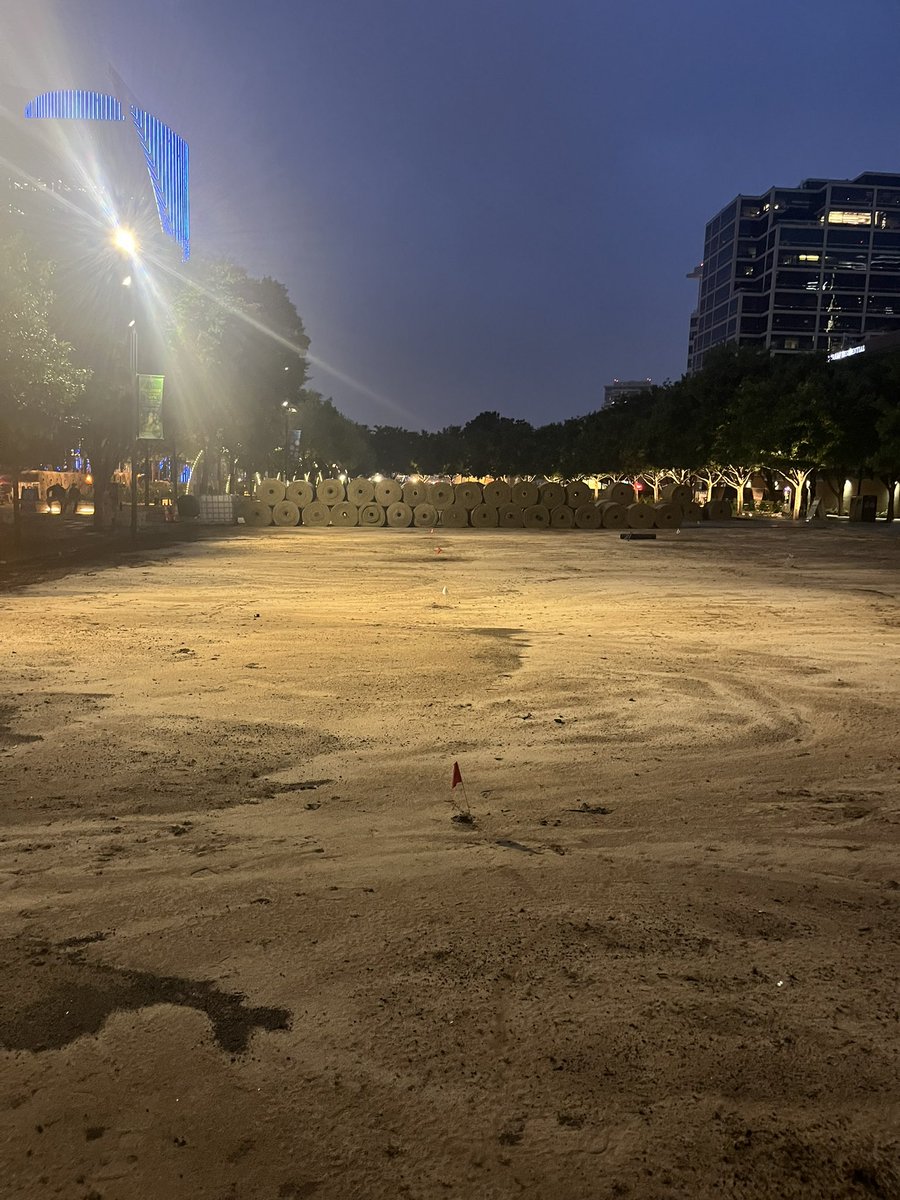 Ginsburg Great Lawn grass day. 32,000sqft of #Tiftuf going down <a href="/KlydeWarrenPark/">Klyde Warren Park</a> by <a href="/GrassTri/">Tri-Tex Grass</a> 😎
