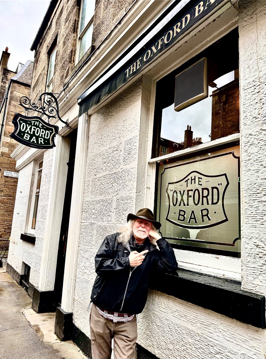 A recent visit to mystery writer Ian Rankin's favourite watering hole in Edinburgh...

#authorlife #baronbirtcher #ianrankinauthor #edinburghvisit #wateringhole #theoxfordbar