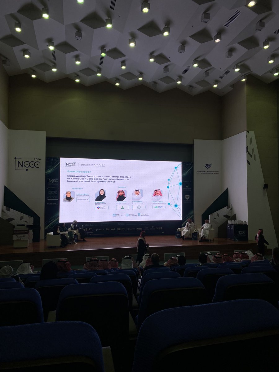 jood_908's tweet photo. المؤتمر الوطني السادس لكليات الحاسب 💻
Day 1 
#NCCC @IAU_KSA https://t.co/nyXMPA1POX