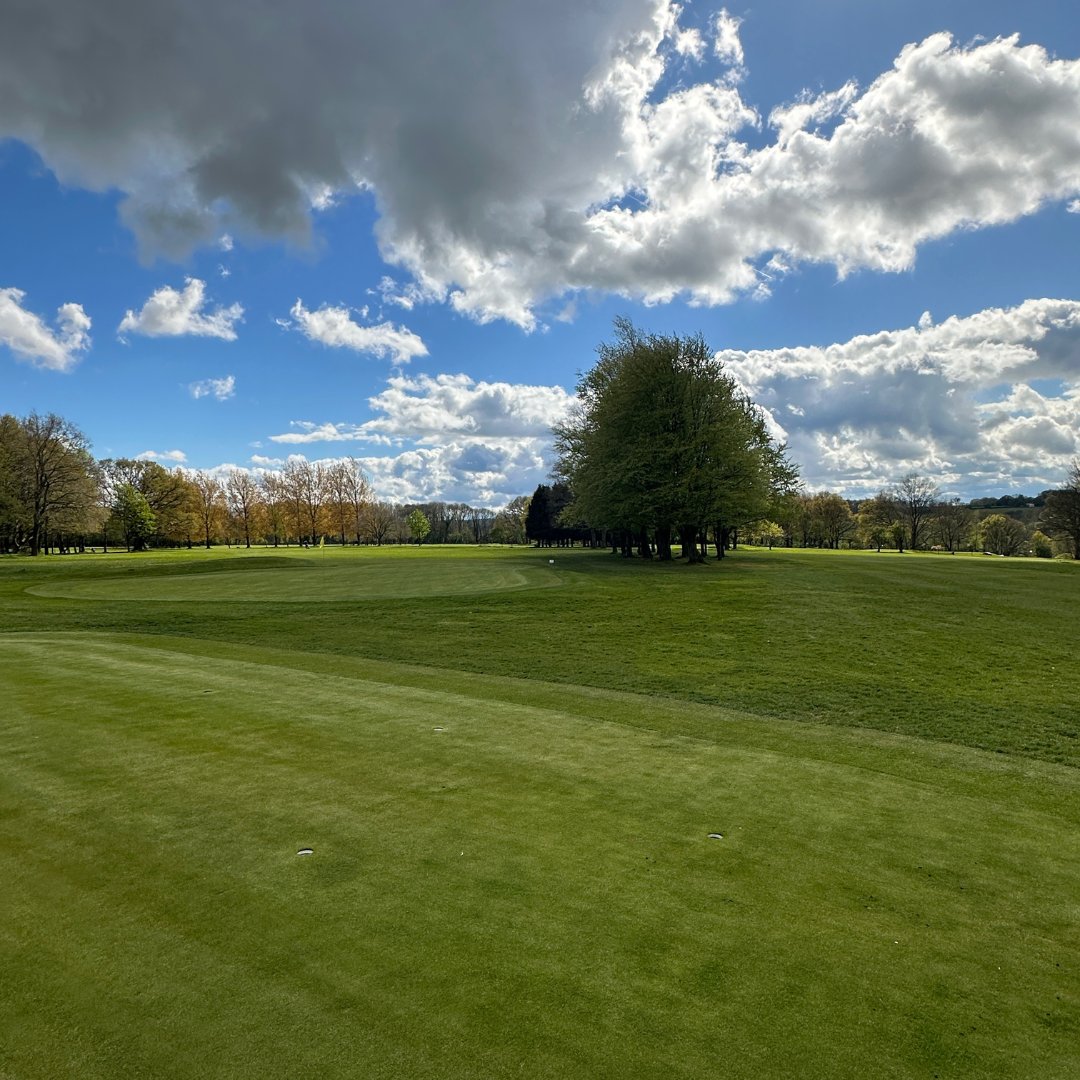 AltonGolf's tweet photo. The sun's out so why not book a round at Alton.  Tee times are available 7 days a week, call 01420 82724 to book your tee time. #altongolfclub https://t.co/wREt3Osxp2