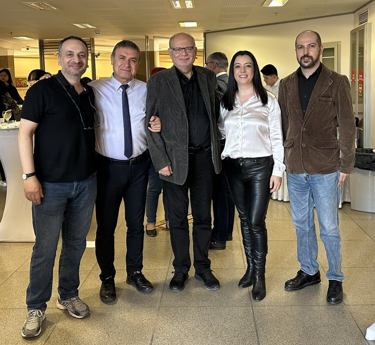 halisdokgoz2's tweet photo. Via Talks 2024 etkinliğinde Suç ve Edebiyat… Polisiyenin güçlü yazarları Çağatay Yaşmut, Suphi Varım ve adli psikoloji alanındaki çalışmalarıyla Doç.Dr. Derya Deniz ve Doç.Dr. Can Çalıcı ile… @deryad_deniz https://t.co/Ddm0evn0hD