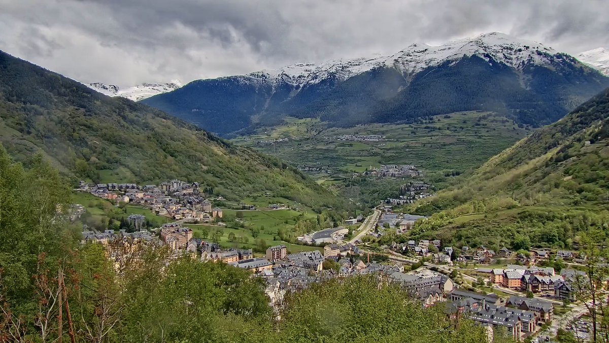 A Baqueira va fent nevada i des de Vielha veiem on és actualment la cota de neu.