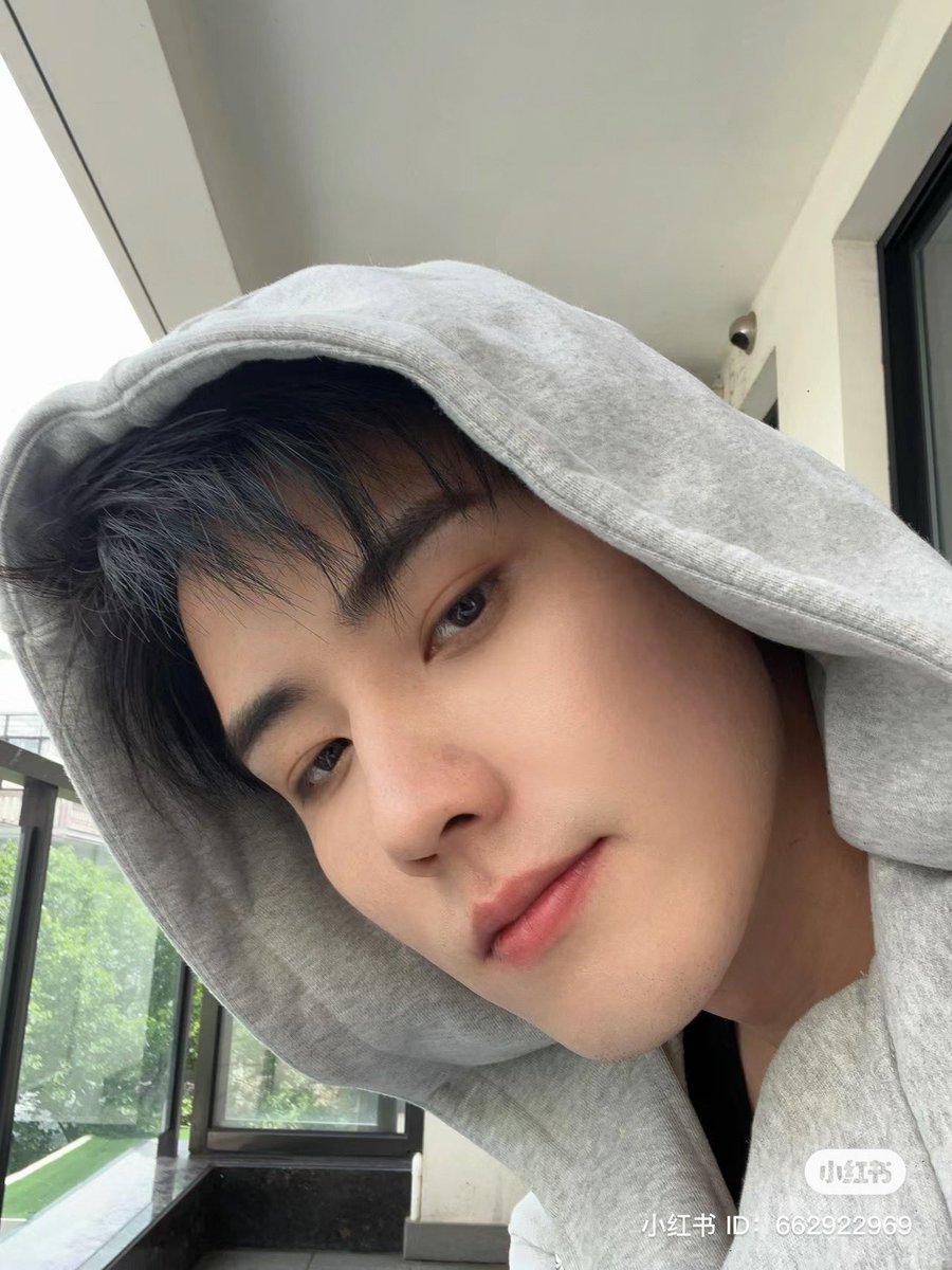 RenhaoTH's tweet photo. [#RenHao xiaohongshu update 2024/05/08]

Caption : “ อยากไปขี่จักรยาน 🌱”
📕🔗https://t.co/uafI1o42Cx

🥜ถ้าไม่หนักจนเกินไปก็อยากจะขอนั่งซ้อนท้าย หรือขี่ไปด้วยกันได้มั้ยคะหาวเกอ~
#เหรินหาว #任豪 https://t.co/wPHdxbTJK1