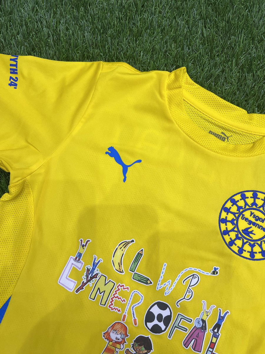 TEAMWEARUK's tweet photo. New #pumafootball match shirts for @YsgolTreganna 🟡🔵 shirts made with Puma #dryCELL recycled ♻️ fabrics. https://t.co/jpudM6mbsT