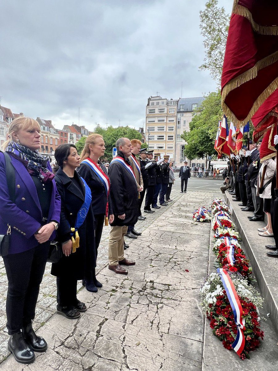 #8Mai 🇫🇷Cérémonie de commémoration de la Victoire du 8 mai 1945 à #Lille. N’oublions jamais celles et ceux qui se sont battus pour notre #liberté #DevoirdeMémoire @hautsdefrance #Hommage #bleuetdefrance
