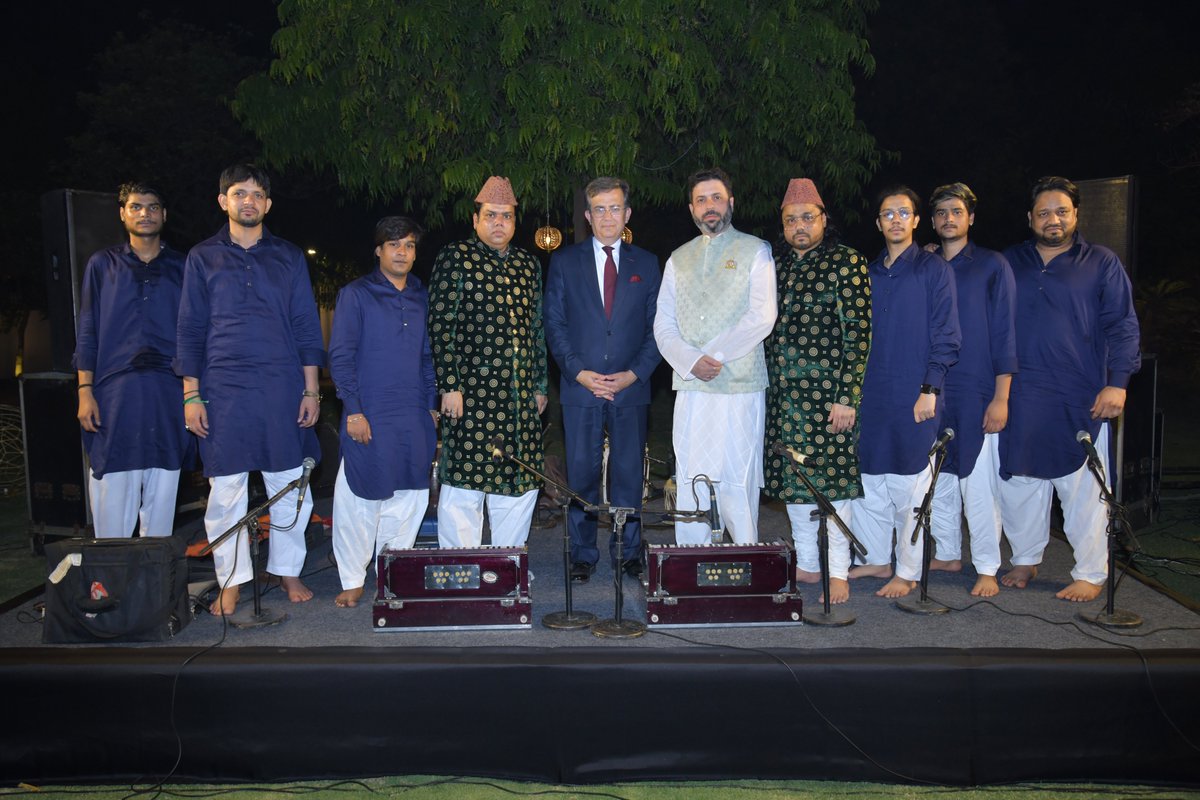 It was a pleasure to host friends & partners of the #VillaSwagatam program to celebrate its successful 1st edition. A special musical evening with renowned French composer Lise Borel, who did an artists’ residency in Jodhpur, & the famous Hazrat Nizamuddin Aulia Dargah qawwals.