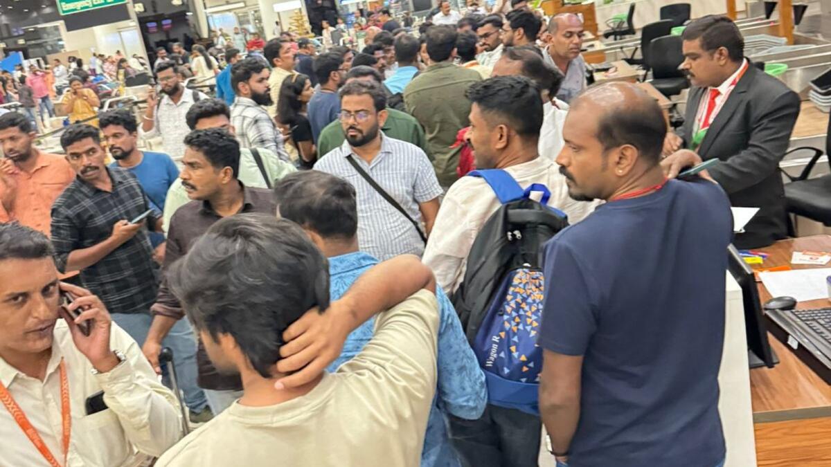 Hundreds of UAE residents stranded after Air India Express cancels flights dlvr.it/T6b7Wl