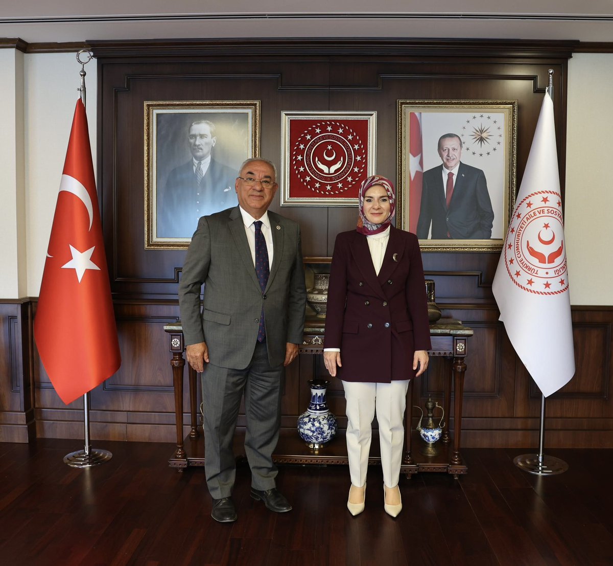 DSP Genel Başkanı Sayın Önder Aksakal'ı Bakanlığımızda misafir ettik. Nazik ziyaretleri için kendilerine teşekkür ediyorum.