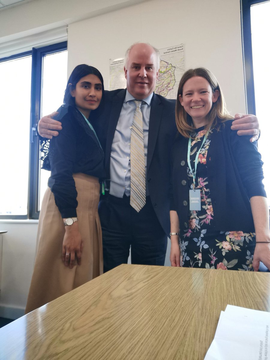 It was a delight to meet with @AndrewRTDavies this morning to discuss the important issues of workforce planning and wider routes into the profession. Thank you!