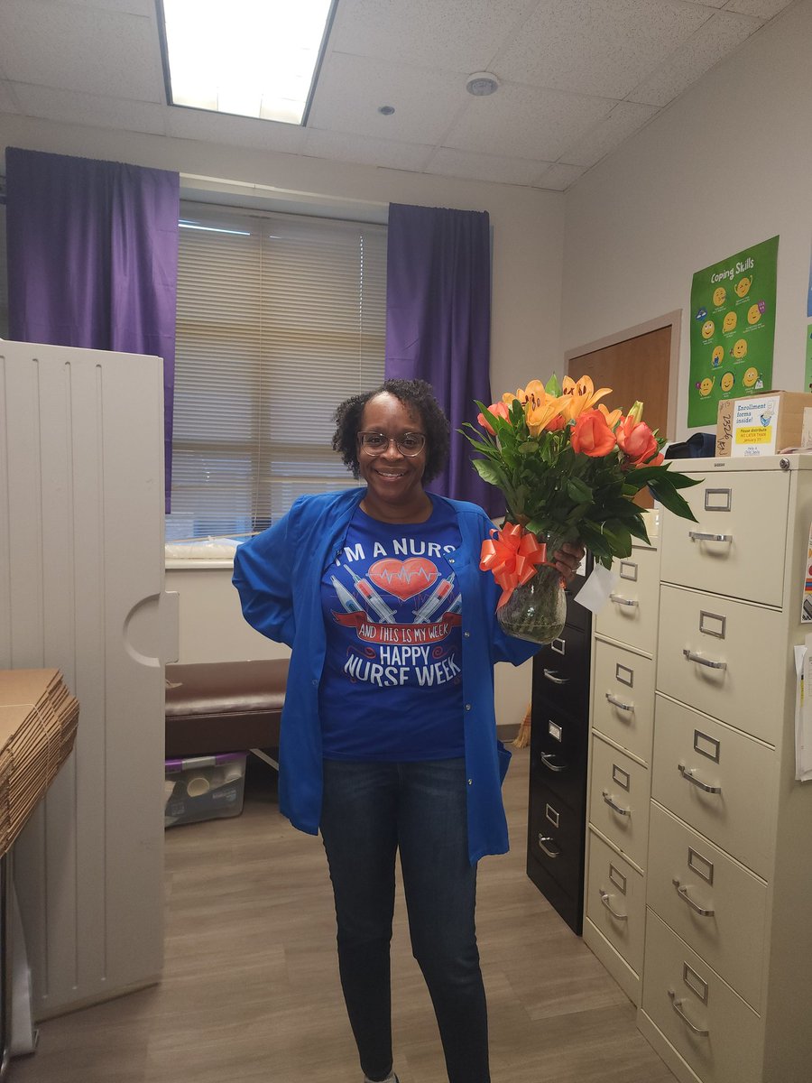 Shout out to my School Nurse @DanellRichards. She goes over and beyond for @APSCascadeES @ShellyGoodrum. Happy Nurses Day