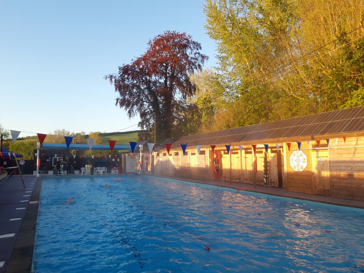 Improve or Refine Your Stroke (Adults) lessons on Wednesday mornings at Wonderful Wivey Pool