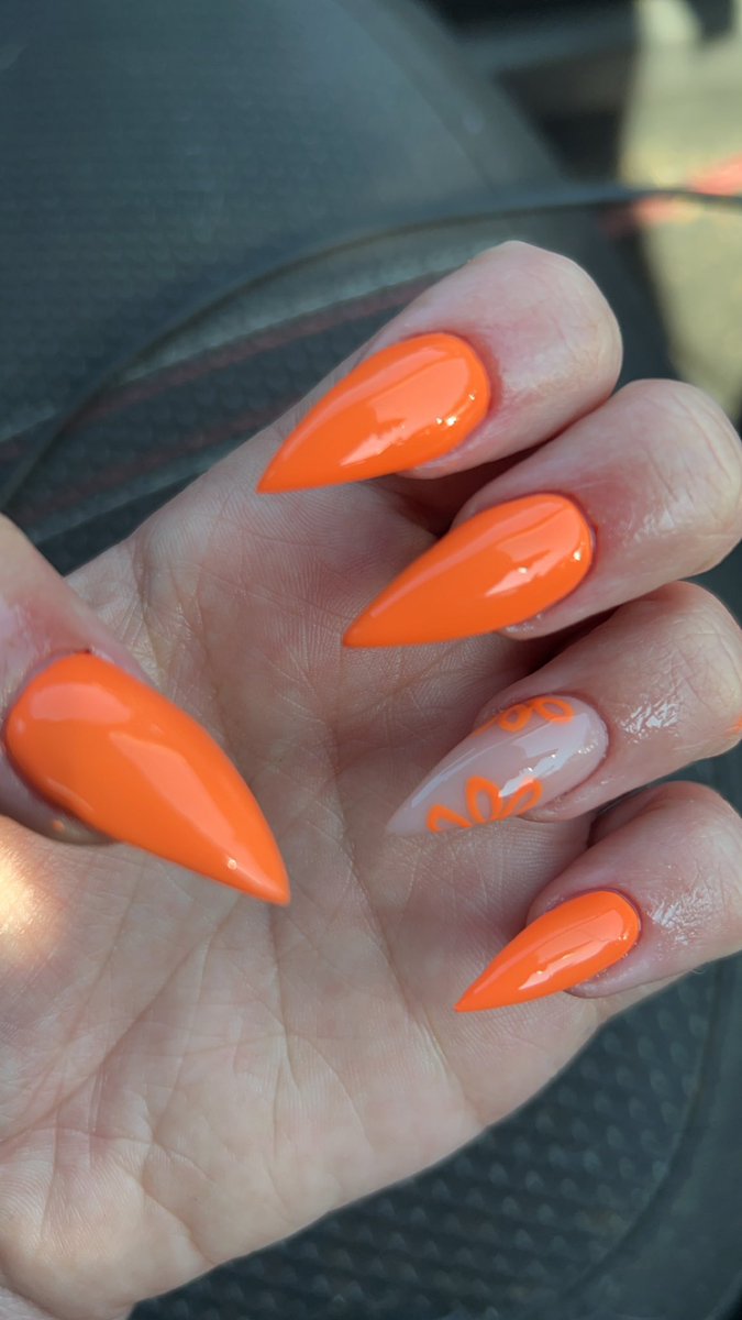 New orange nails today could be argued for the fact I wanted to celebrate @LandoNorris first win @McLarenF1 @f1 #formulaone #landonorris
