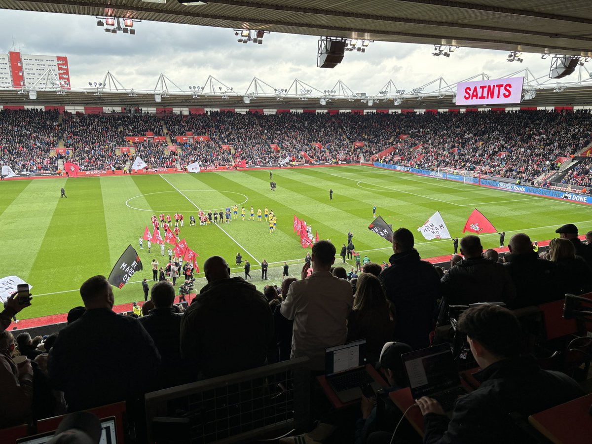 Our partnership with @SouthamptonFC means that students on our degrees get exclusive access to the Press Box for selected games at St Mary’s. WATCH this video to see what it’s like: 👀👉 youtu.be/NYK5gwZAy7E?si… @SolentUni