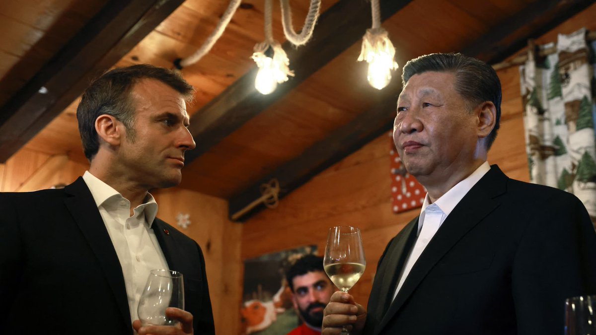 Revivez en images la visite de Xi Jinping et Emmanuel Macron dans les Pyrénées. Emmanuel Macron revient sur la visite de Xi Jinping en France, affirmant qu'il y a des accords et des désaccords. #RelationsInternationales 🌍 #FranceChine 🇫🇷🇨🇳