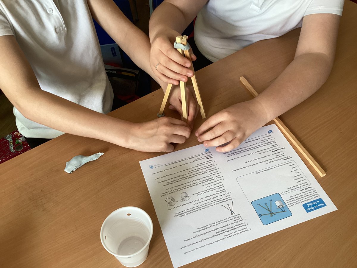 5VD have spent the afternoon constructing our very own ancient Egyptian shadufs (an ancient mechanism using a lever and a fulcrum). 🔍🪝🏗️⚖️🔭✂️#harrowgateacademy #harrowgatestem #harrowgatehistory