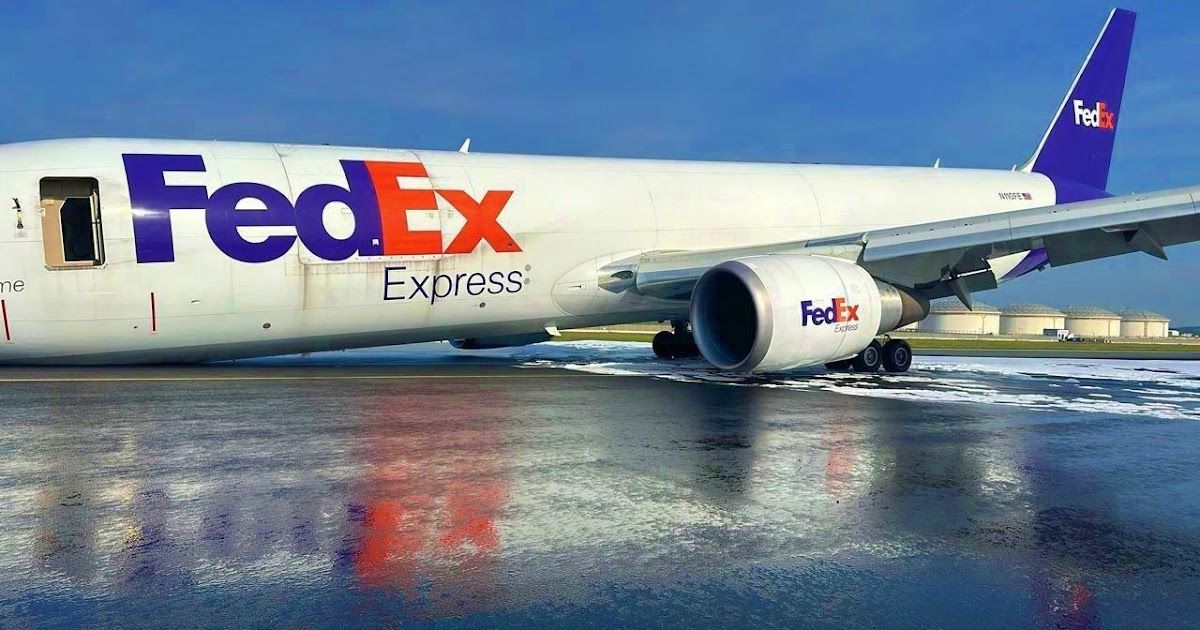 Nákladní letadlo FedEx do Istanbulu mělo při přistání nehodu
čtěte více na buff.ly/4aejo3g
#IstanbulAirport #FedEx #FX6238 #kargo #spedice #Turecko @ZitIstanbul
