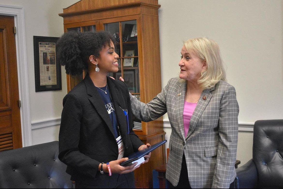 ChannelviewISD's tweet image. Ishanel Martinez Rendon, a remarkable student from @ChannelviewHS, has been making waves! Named the Congressional App Winner for District 29 under Congresswoman @RepSylviaGarcia in December 2023.
facebook.com/photo/?fbid=83…