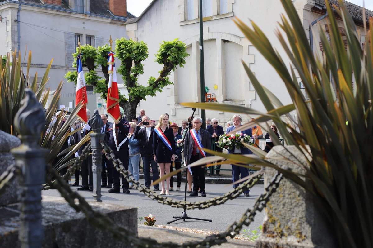 🇫🇷 Il y a 80 ans, le 8 mai 44, était décidé le débarquement de Normandie, qui conduira à la capitulation allemande le #8mai 45. 

La paix et la liberté dont nous jouissons ont été possibles grâce au sacrifice de femmes et d’hommes de courage. Ne l’oublions jamais.
#BonnySurLoire