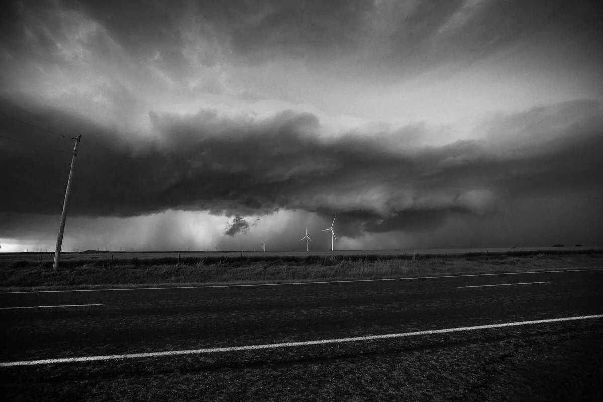 I have a new OE on@objktcom I haven't done an OE there in a long time. Windmills and Storms 2 tez Taken on May 6, 2024, in Oklahoma Available for 7 days only! objkt.com/tokens/KT1SWRd…