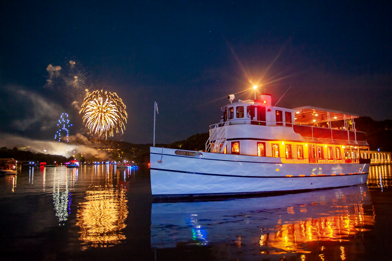 Set sail for a unique dining experience aboard the luxury Lady Liberty yacht May 26th. Indulge in decadent cuisine while cruising majestic Table Rock Lake and end your voyage with a spectacular fireworks show. ✅ bigcedar.com/activity/lady-…