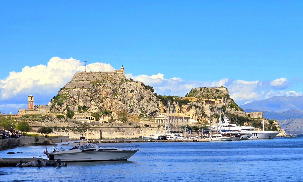 Die Alte Festung von Kerkyra (Korfu Stadt) zeigt sich im besten Licht. 🙂