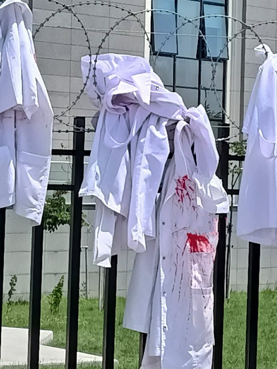 Okul öğretmenlerin ve öğrencilerin yuvası. Biz öğretmenler yuvamız güvende değiliz. 
#EğitimdeŞiddeteHayır