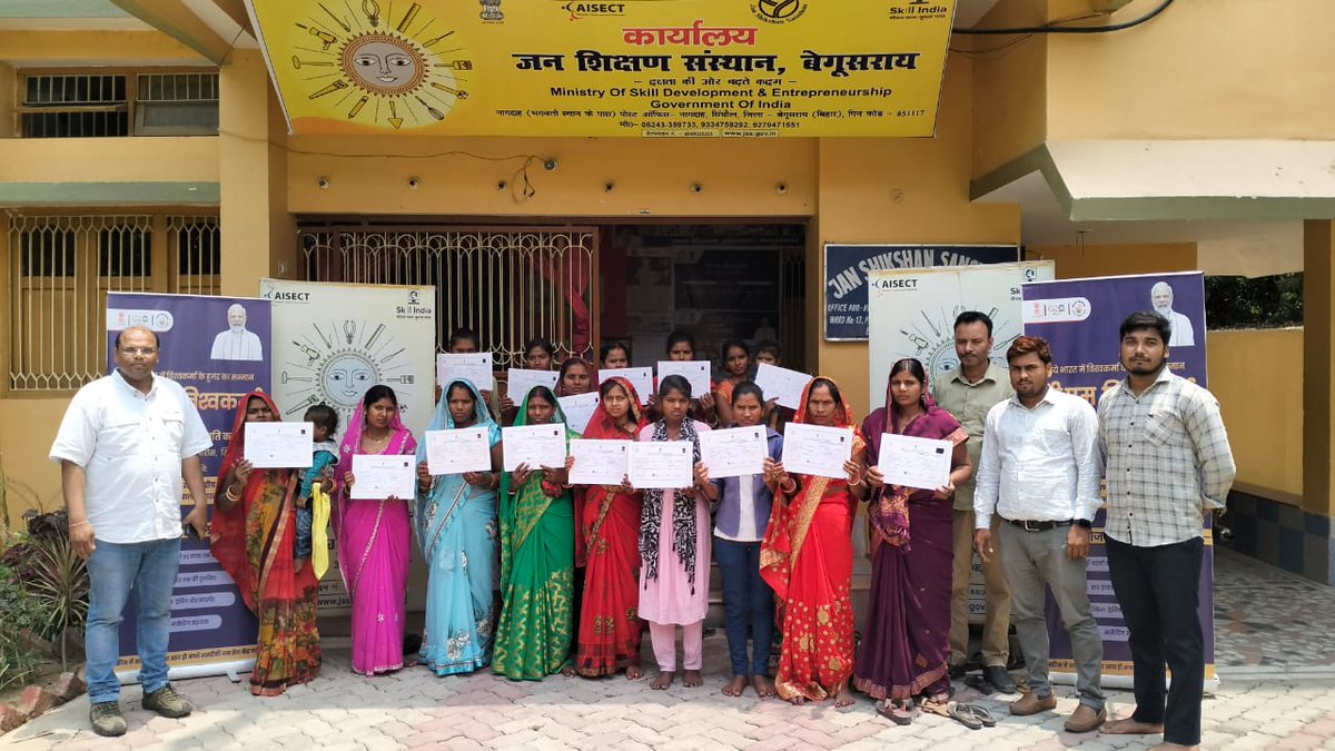 JSSBegusarai's tweet photo. Today, certificates were distributed to the beneficiaries of the 2nd batch who received training under PM VISHWAKARMA YOJANA at Jan Shikshan Sansthan Begusarai.
#msme #msde #NSDC #SkillIndia #aisect #aisectbihar https://t.co/VsWbTcMJRY