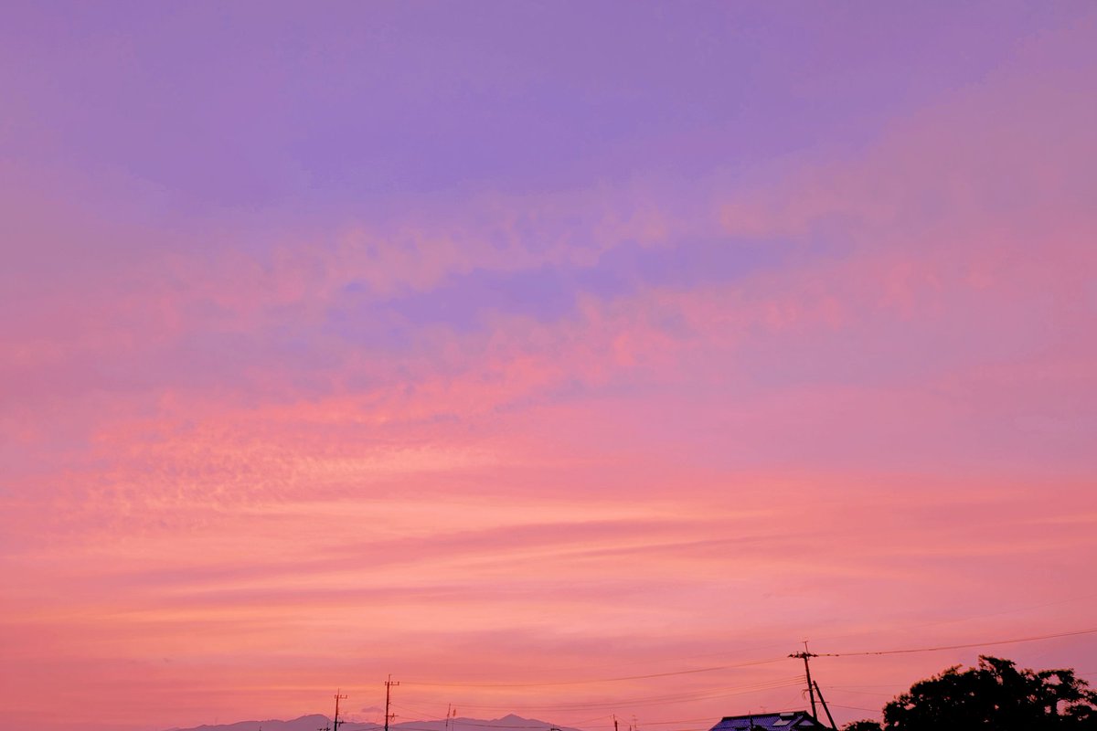 昨日の夕日が不思議な色でした😳✨✨